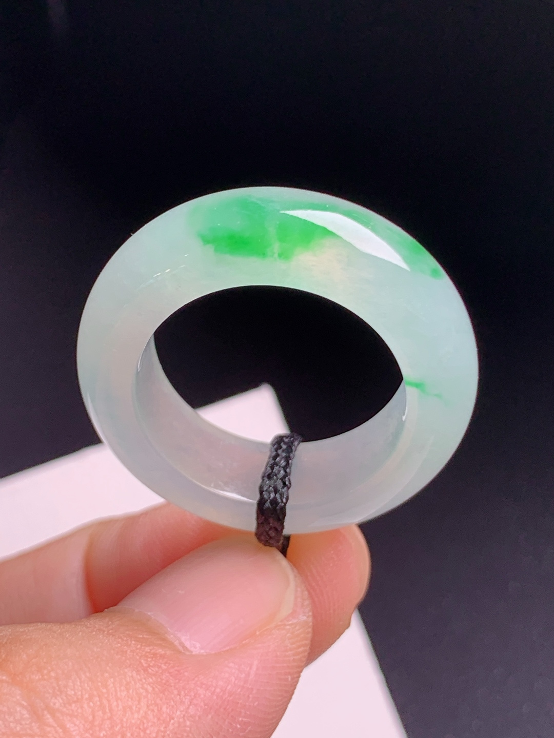 高冰飘绿指环戒圈，清透莹润，一抹俏绿，简约大气，裸石27.6-7.6-5，圈口17