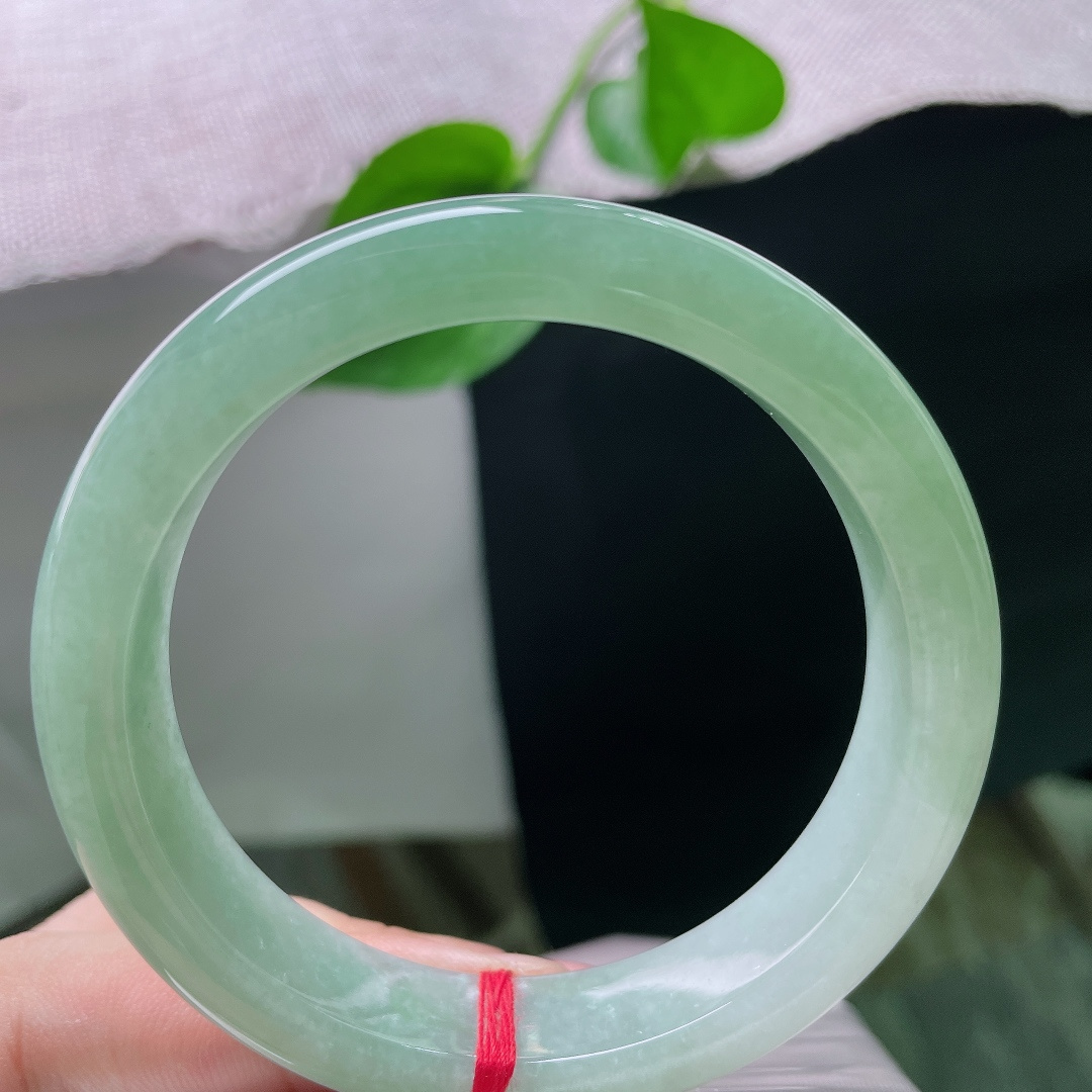 绿底正圈，水润细腻，甜美，温婉可人，贵气，无裂，ss56587a