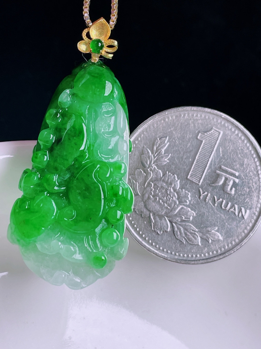 ️辣绿百财白菜，老种起光，细底通透，尺寸：39.7裸石33.4/18.7/12.4mm0814