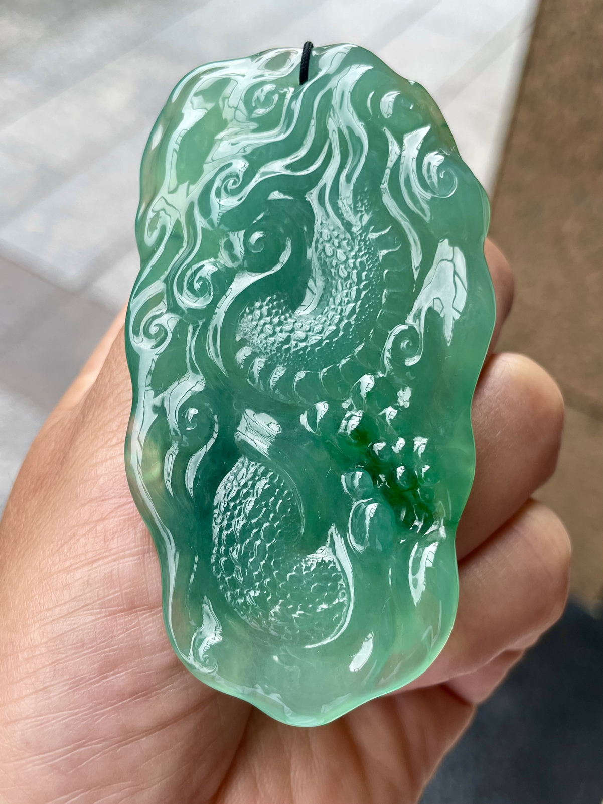 【冰种绿龙牌】冰润细腻，冰感好，质地很不错。雕工精细，佩戴效果好。