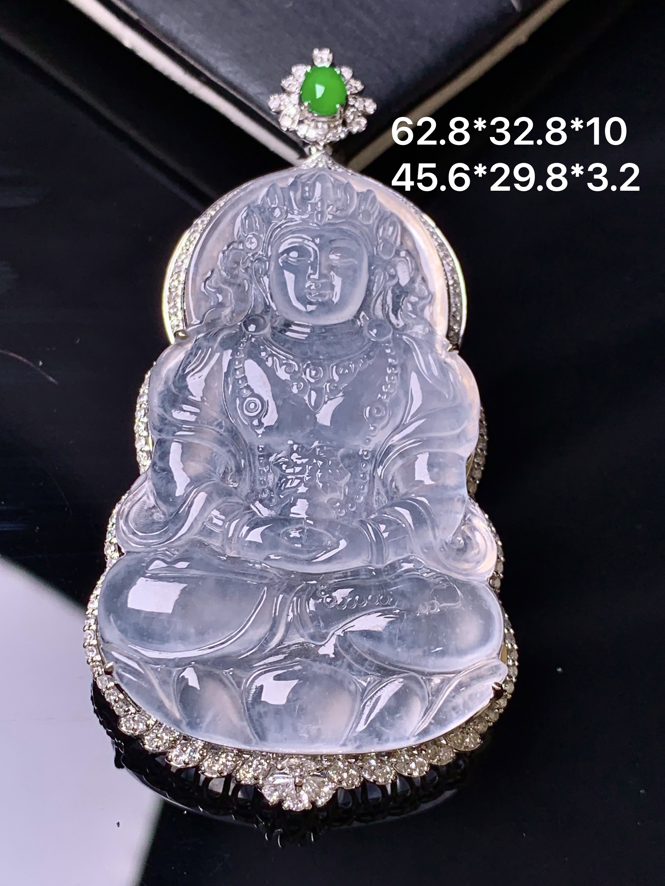 18k金钻镶嵌冰种度母观音菩萨吊坠 玉质细腻 色泽艳丽清新 水润亮眼 整体尺寸62.8*32.8*10 t1