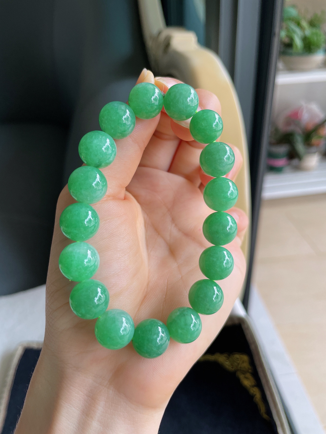 ️，缅甸天然翡翠A货，冰满绿手串，尺寸：12.2mm。【编4392】