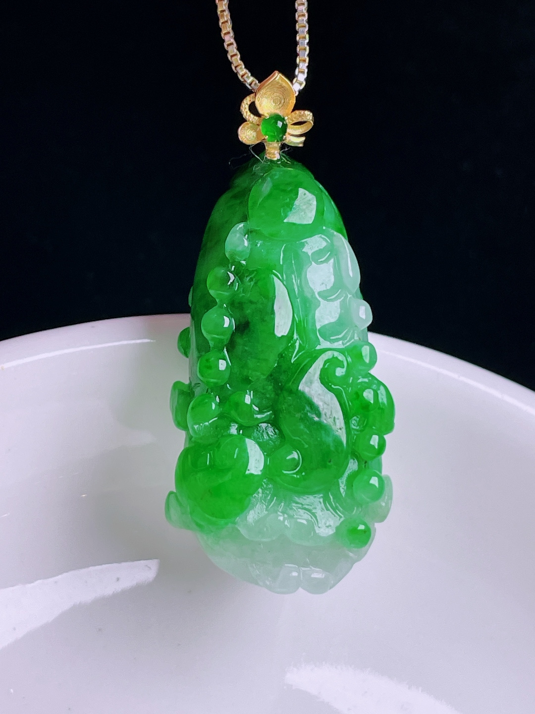 ️辣绿百财白菜，老种起光，细底通透，尺寸：39.7裸石33.4/18.7/12.4mm0814