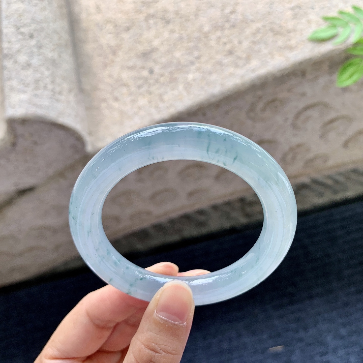 圆条51 52，圈口52.1/10/10，编码C5081527，冰糯紫底飘花，水润，种老，细腻，打灯有纹线