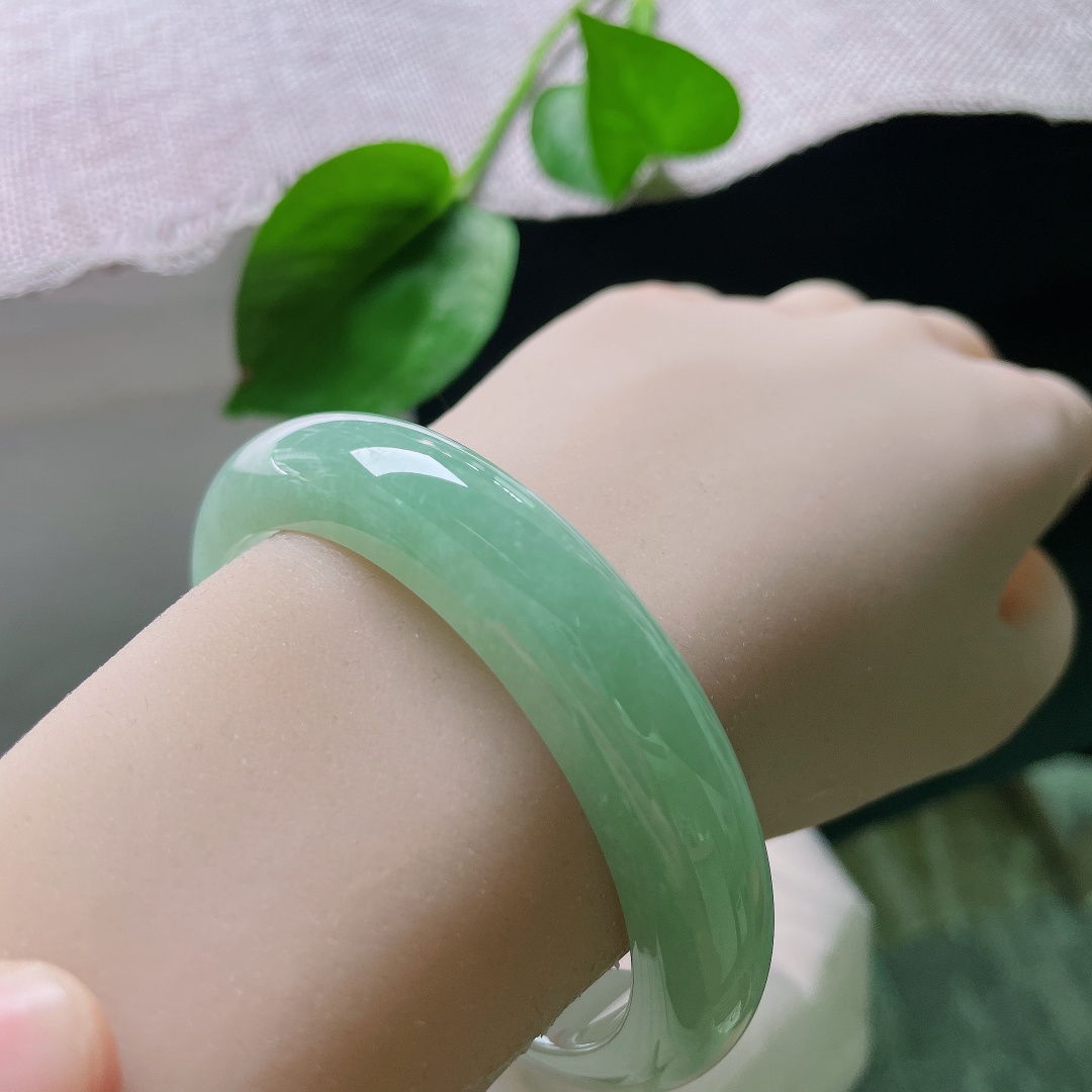 绿底正圈，水润细腻，甜美，温婉可人，贵气，无裂，ss56587a