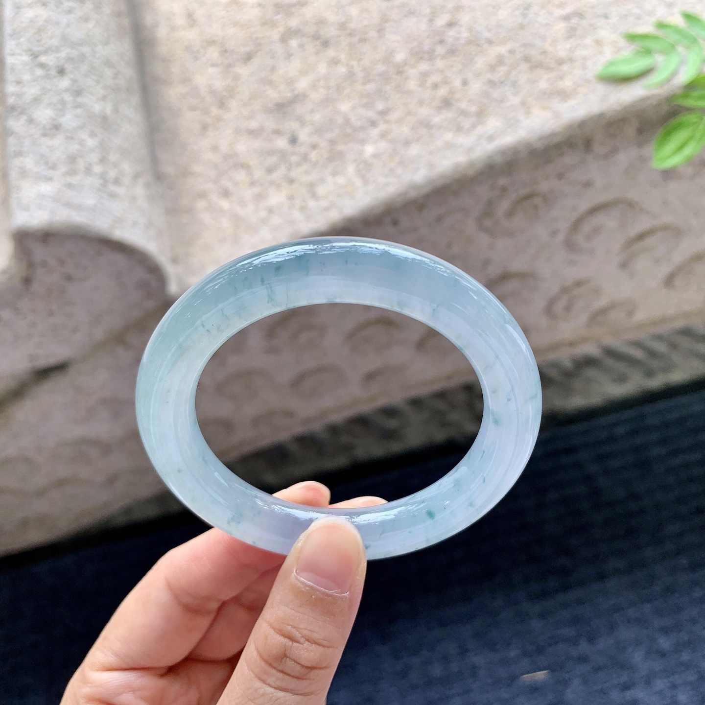 圆条51 52，圈口52.1/10/10，编码C5081527，冰糯紫底飘花，水润，种老，细腻，打灯有纹线