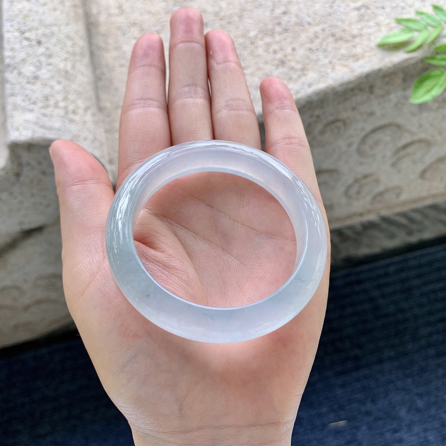 正圈49 50，圈口50.6/11/8，编码C5081553，描述：冰种，清透，水润，种老，细腻，打灯有棉线