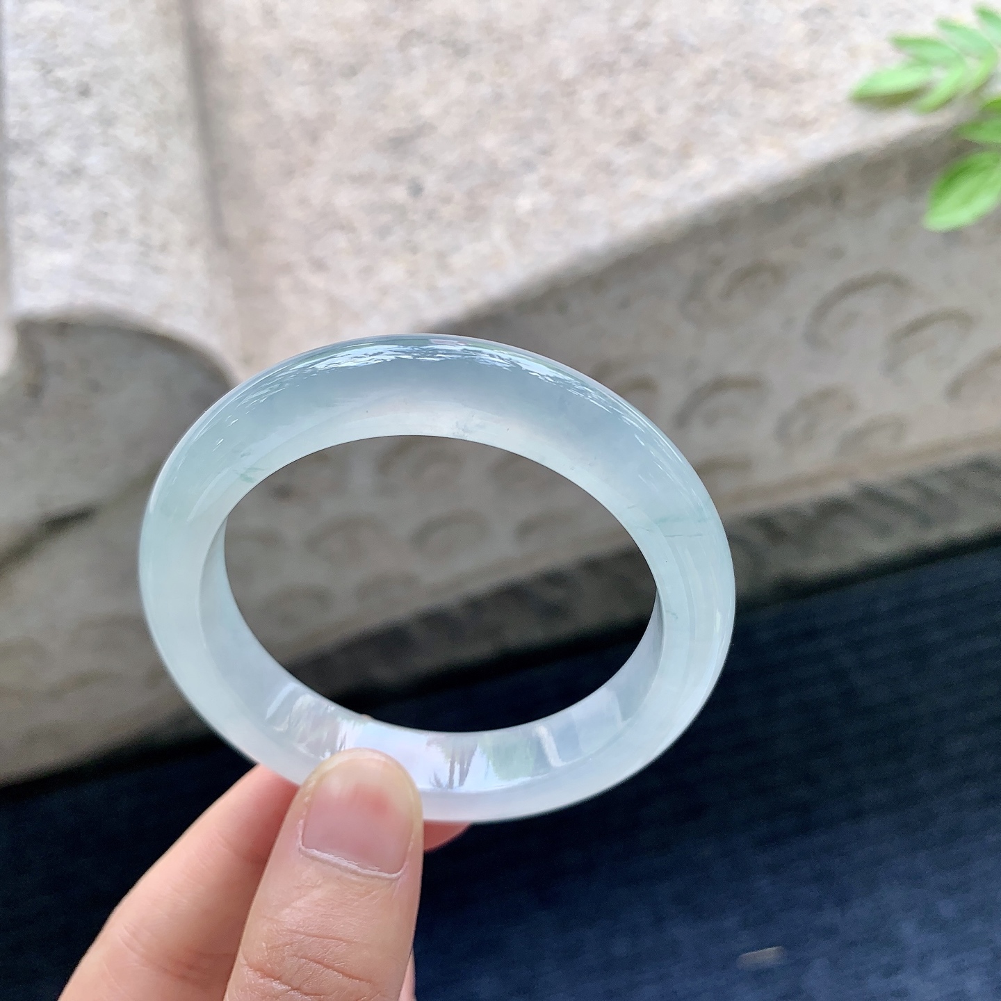正圈49 50，圈口50.6/11/8，编码C5081553，描述：冰种，清透，水润，种老，细腻，打灯有棉线