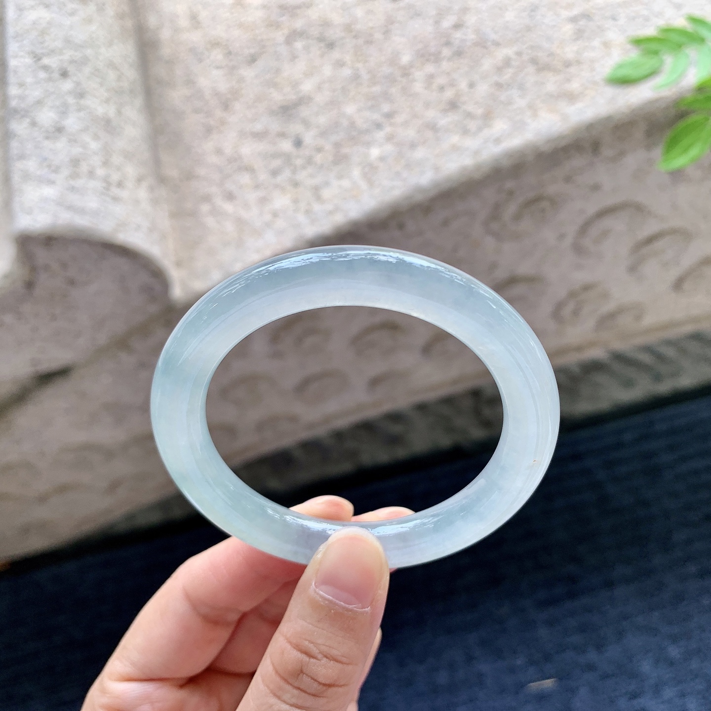 圆条50 51，圈口51.3/8.5/8.8，编码C5081554，冰糯飘绿，水润，种老，细腻，打灯有絮线