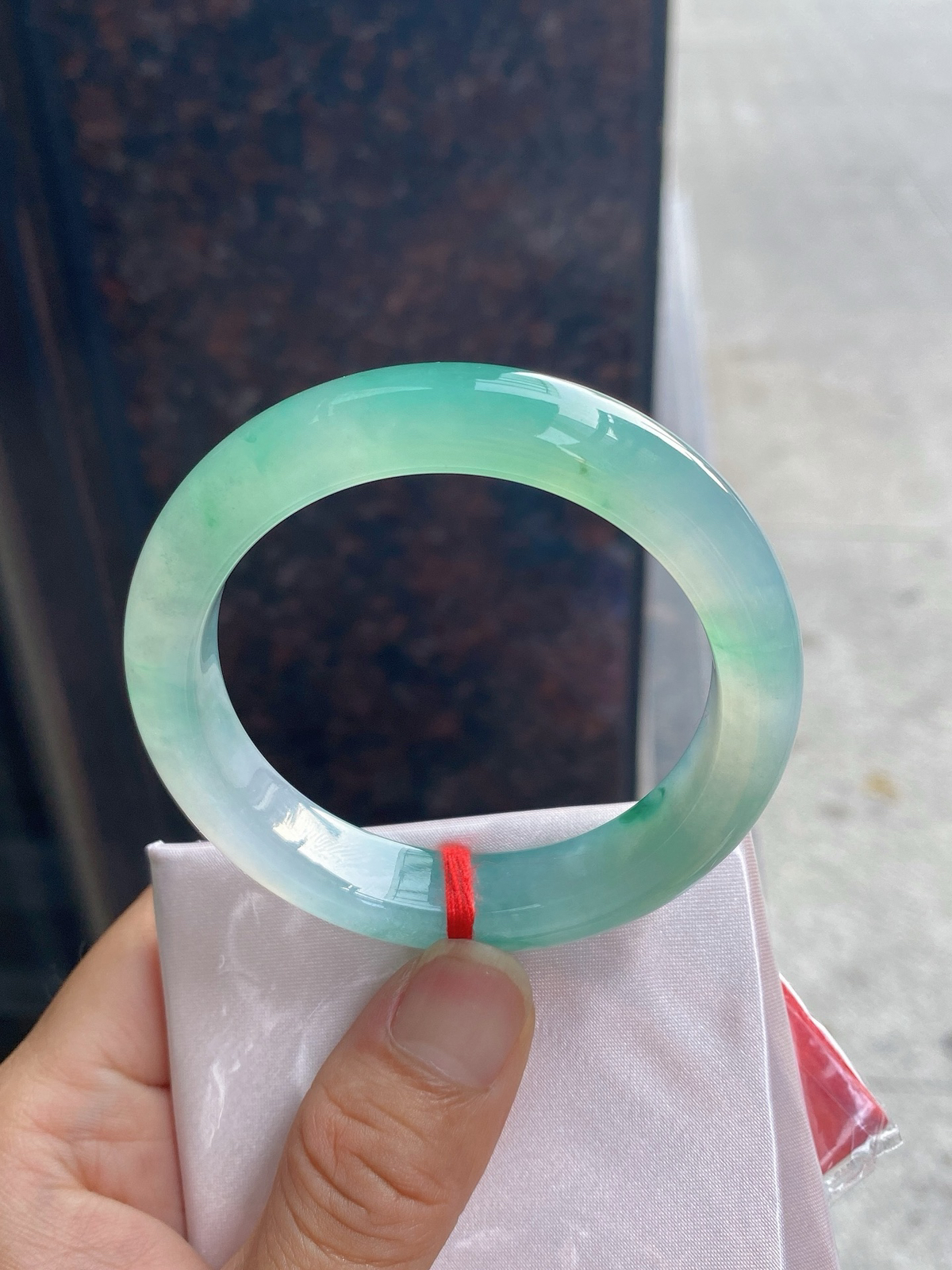 圈口54.7-12-8.7   【冰种飘甜绿正圈手镯】圈口54   55可戴  质地细腻   种水好