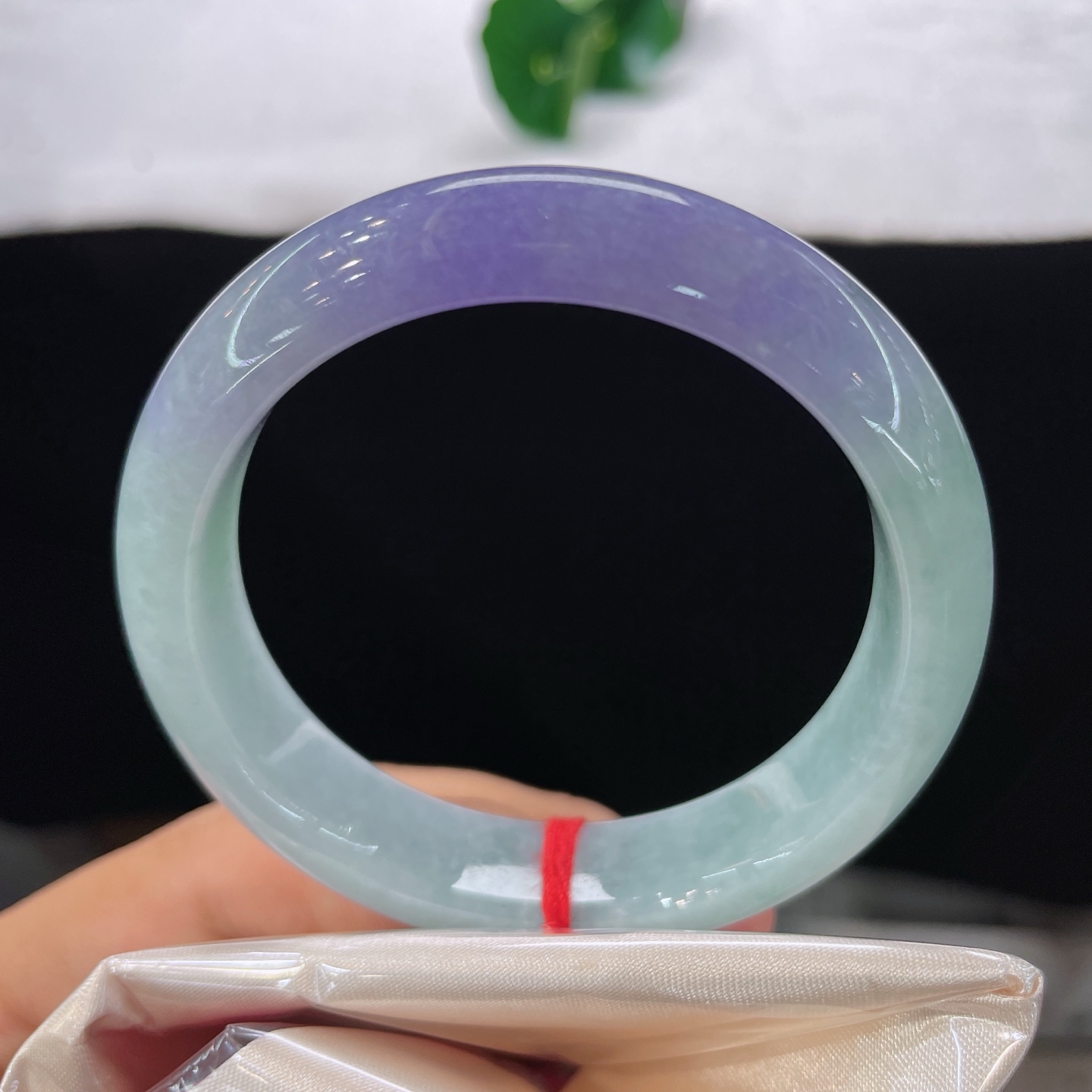 翡翠手镯 圈口53.6/13/8.1，浓艳紫春彩正圈，53/54可戴，仿若紫雾萦溪，清透莹润，色泽过