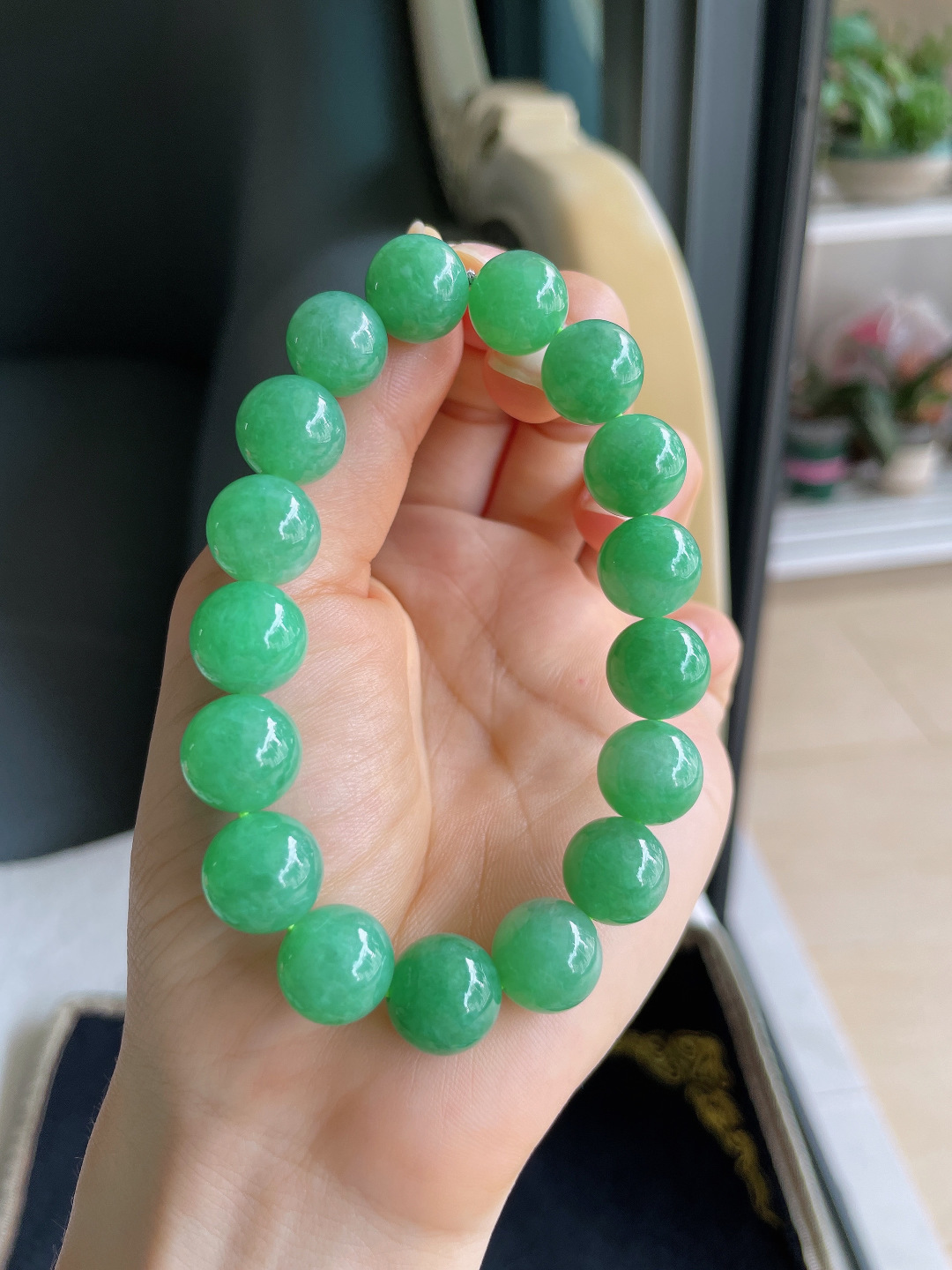 ️，缅甸天然翡翠A货，冰满绿手串，尺寸：12.2mm。【编4392】