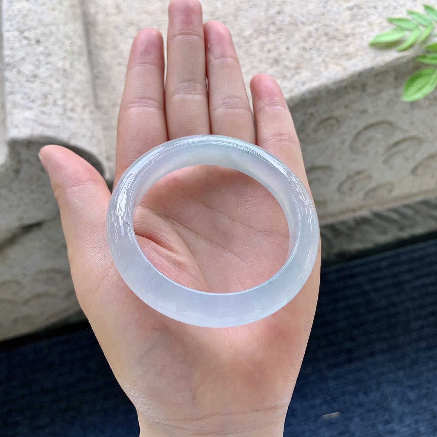 正圈49 50，圈口50.6/11/8，编码C5081553，描述：冰种，清透，水润，种老，细腻，打灯有棉线