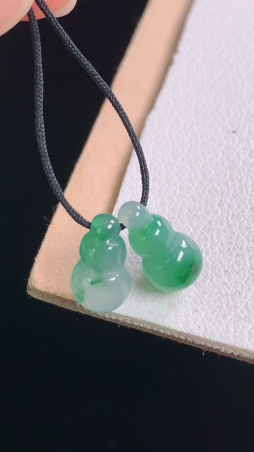 ️冰飘花葫芦，无裂，尺寸:9.7-5.3-5.0mm 13
