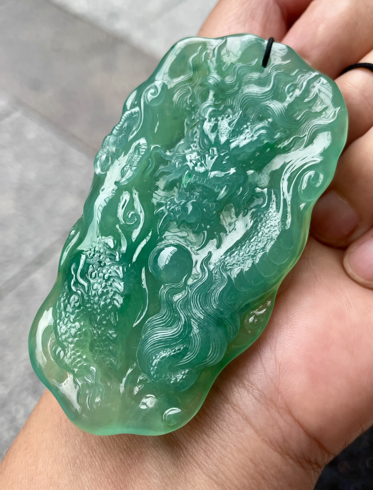 【冰种绿龙牌】冰润细腻，冰感好，质地很不错。雕工精细，佩戴效果好。