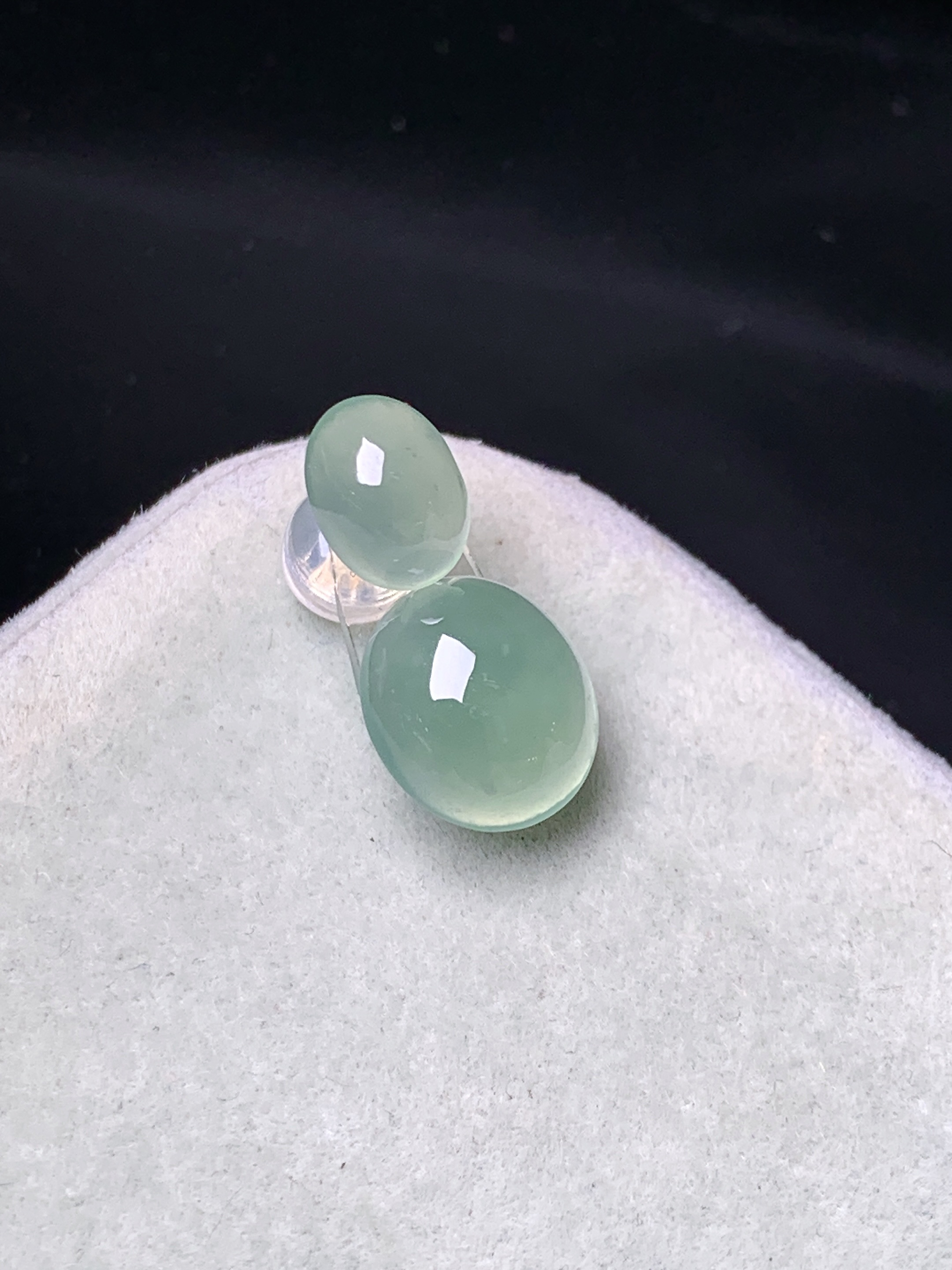 镶嵌款 冰种蛋面吊坠 玉质细腻 色泽艳丽清新 水润亮眼 整体尺寸9.8*8.5*4.5 2x
