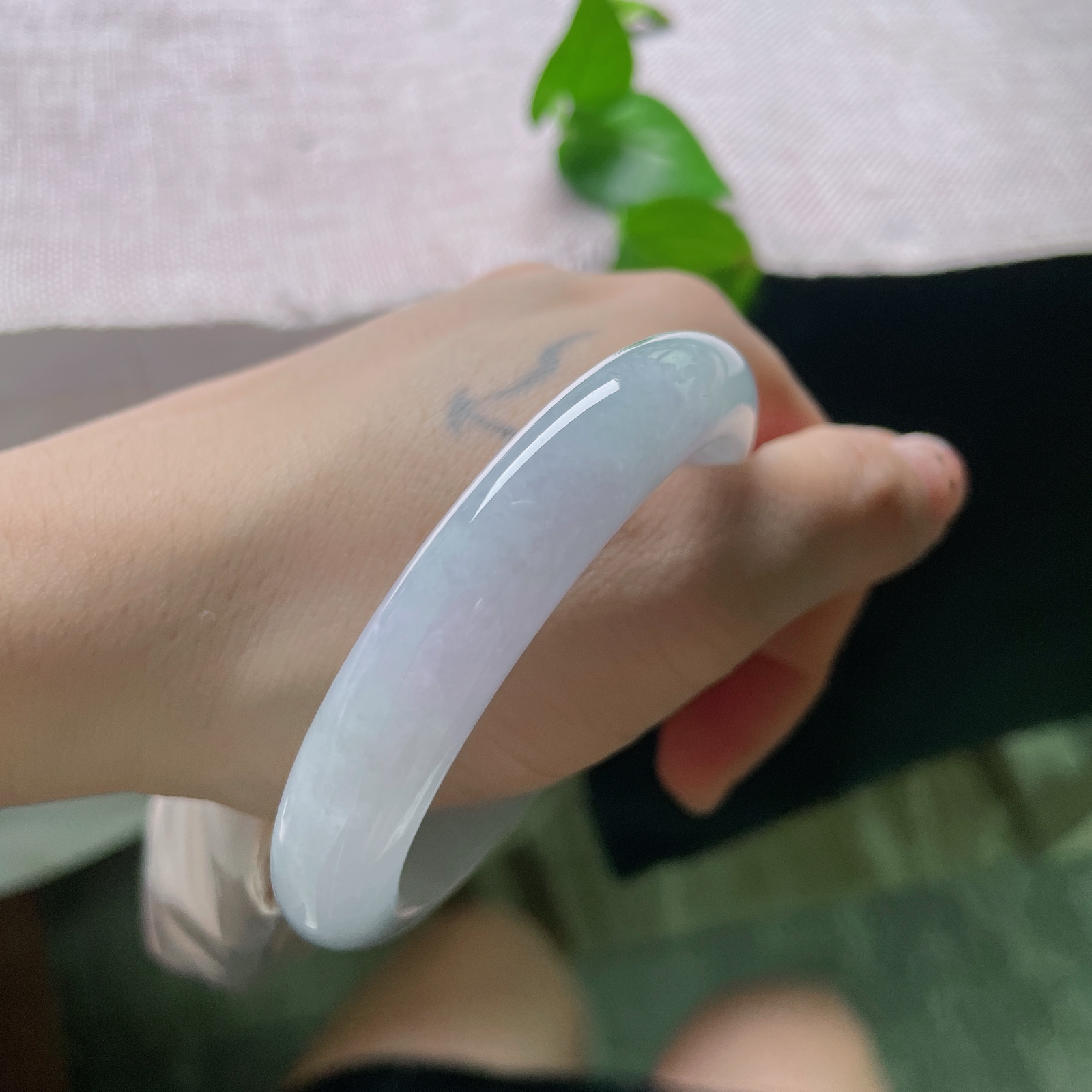 54.9/11.3/8.5，蓝紫底正圈 细腻干净，素雅而不失奢华，复古韵味浓郁，佩戴端庄大气ss57220a