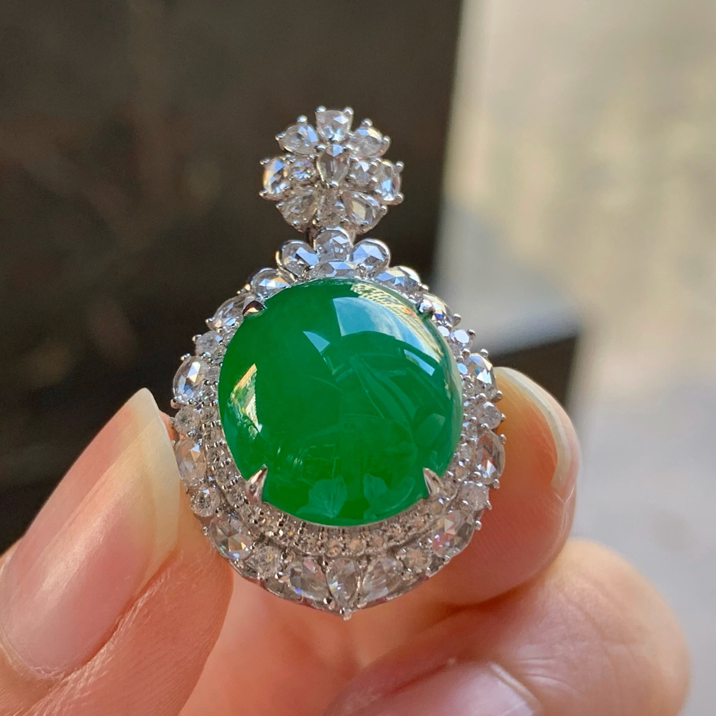 金钻镶嵌浓绿色吊坠^_^鲜艳 尺寸14