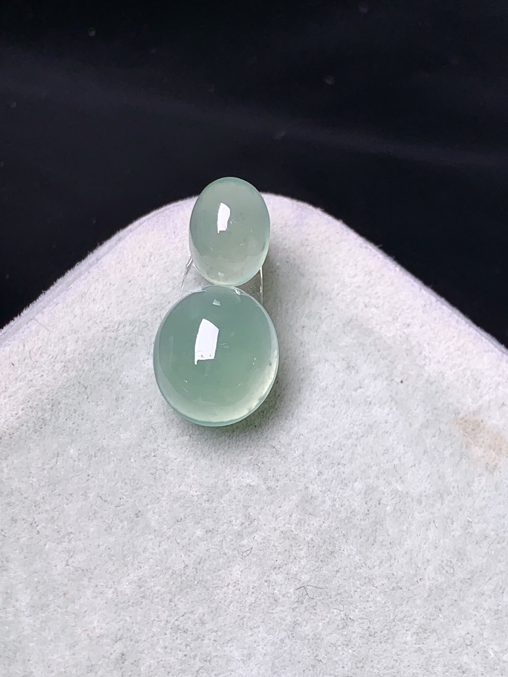 镶嵌款 冰种蛋面吊坠 玉质细腻 色泽艳丽清新 水润亮眼 整体尺寸9.8*8.5*4.5 2x