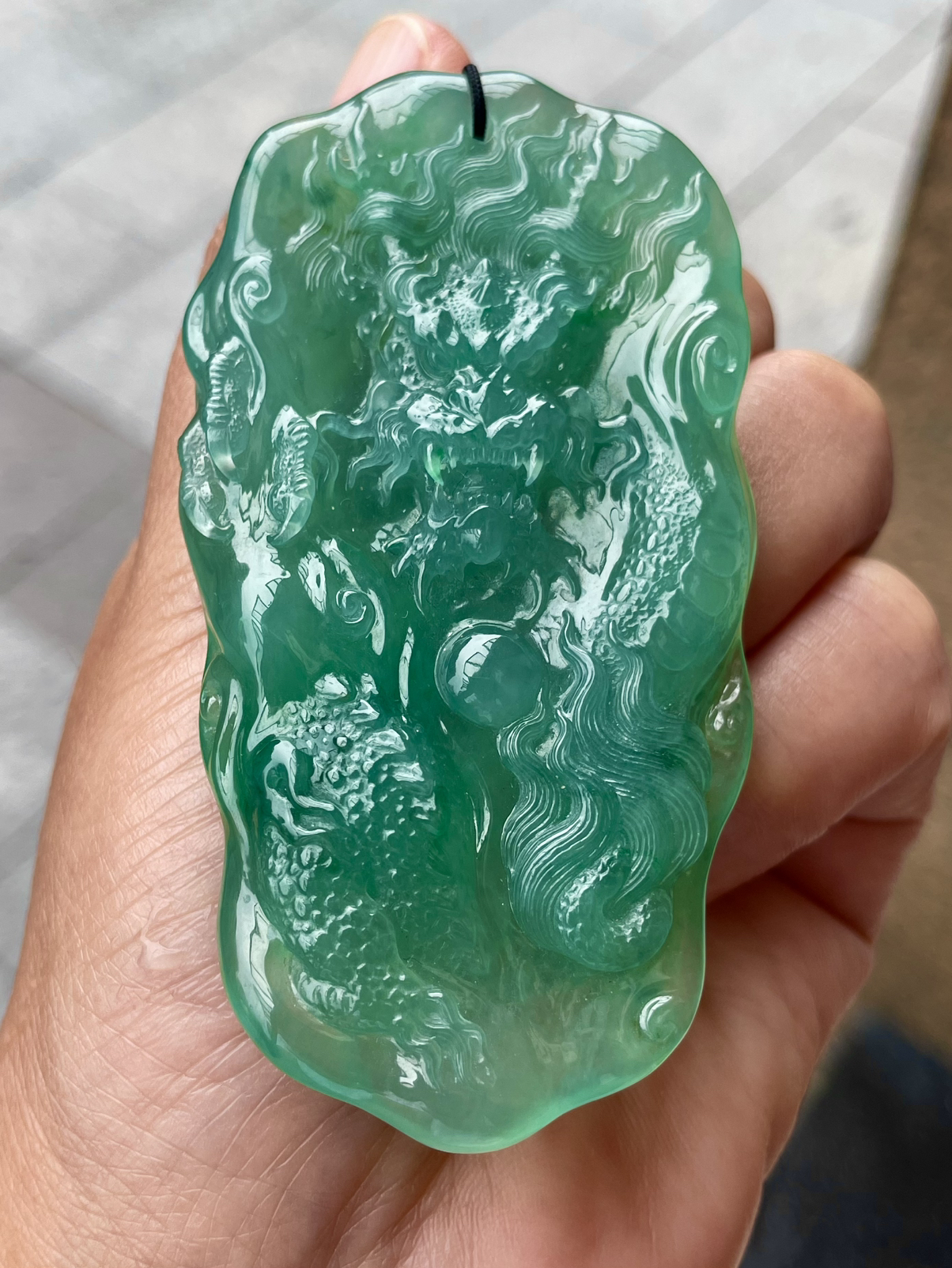 【冰种绿龙牌】冰润细腻，冰感好，质地很不错。雕工精细，佩戴效果好。