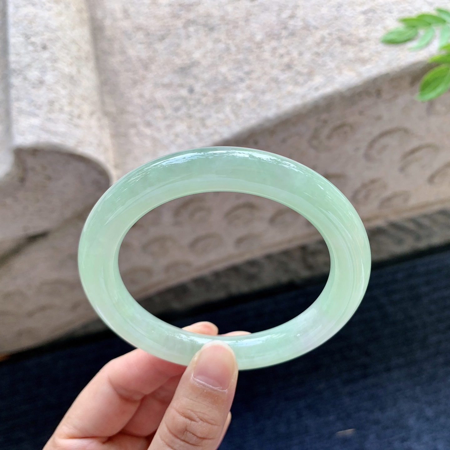 圆条58 59，【圈口】59/10.5/10.2，【编码】WW081550，【描述】果绿，水润，种老，细腻，打灯有棉线