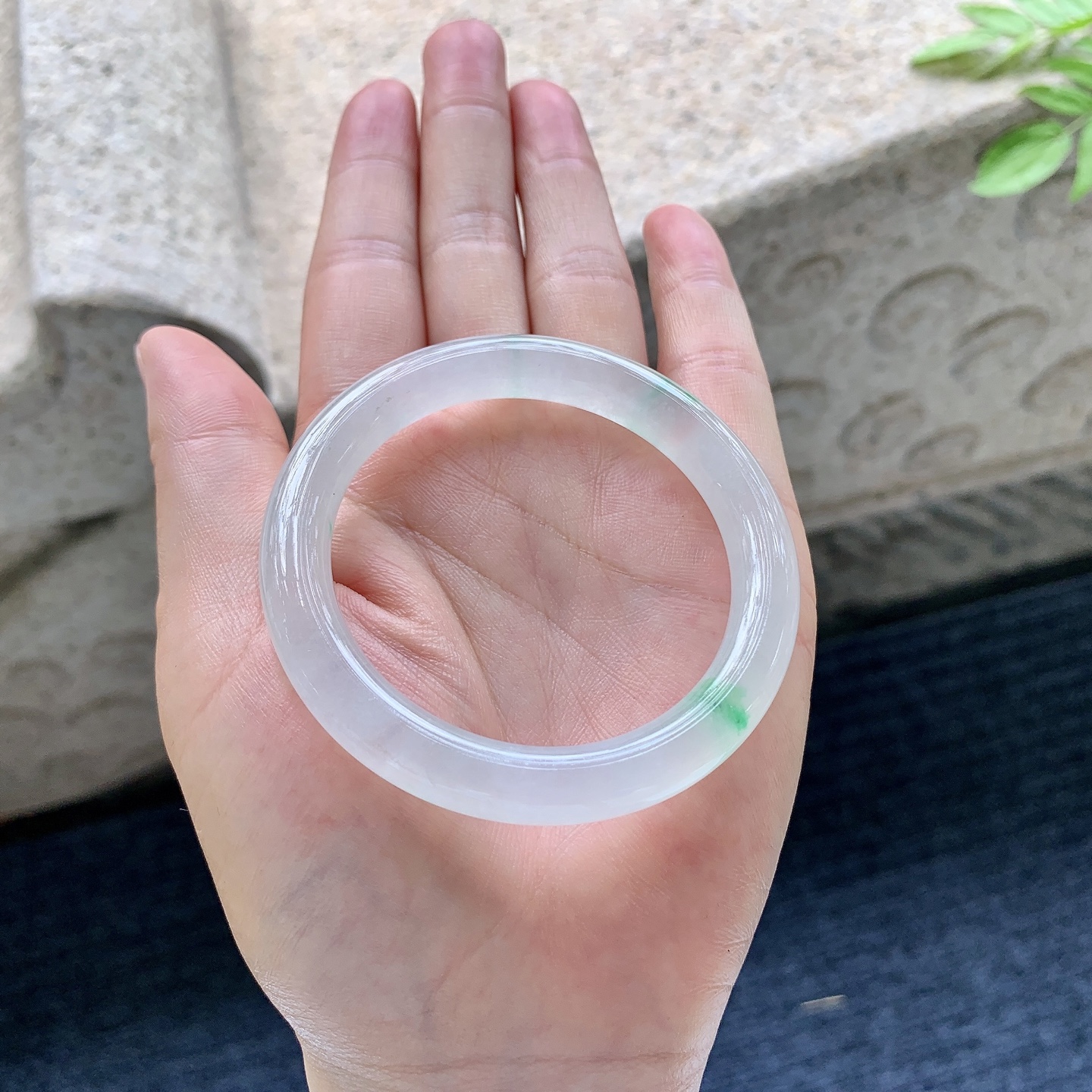 圆条49 50，圈口50/8.2/8，编码H6081503，描述冰飘绿，清透，水润，种老，细腻，有纹线