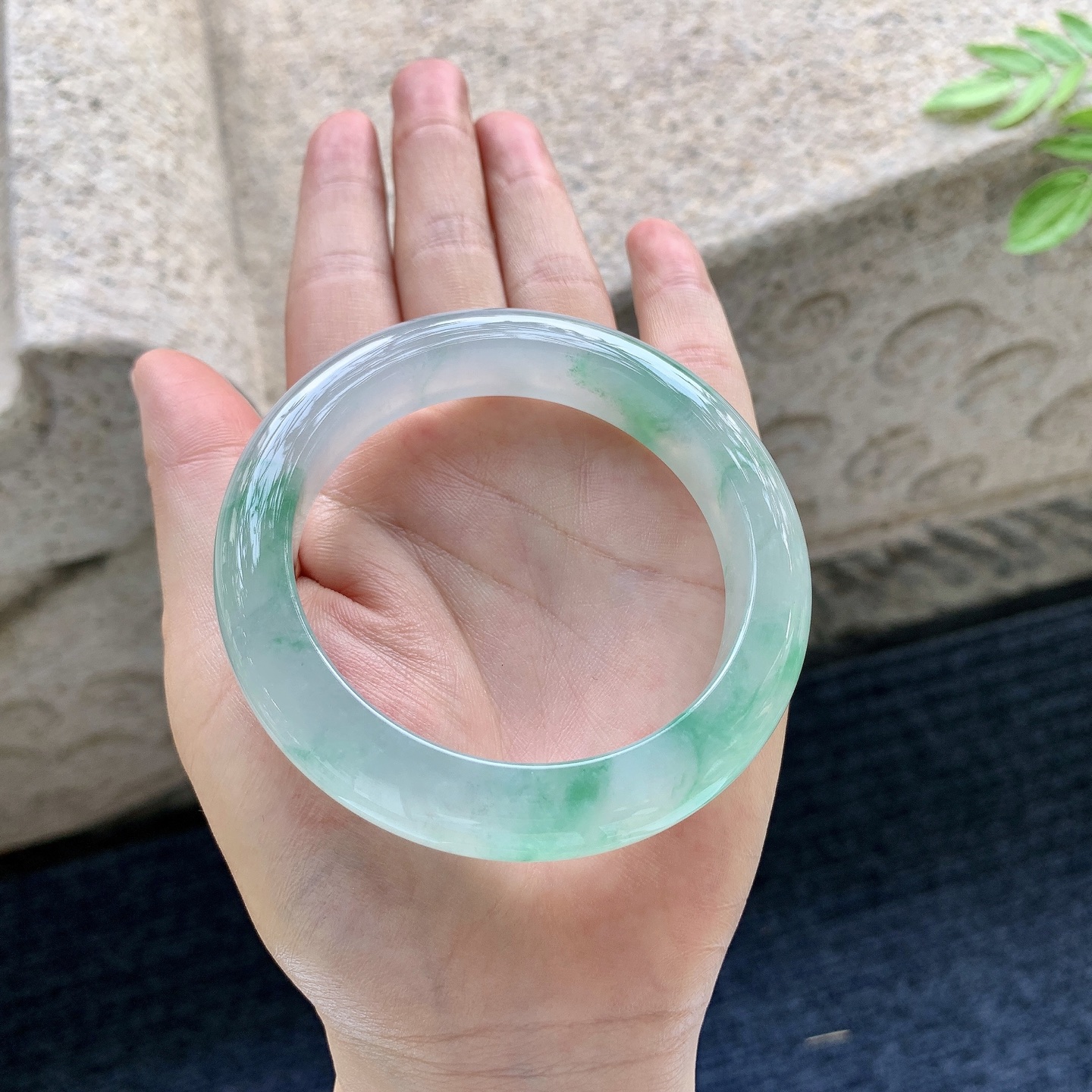 正圈55 56，圈口56.6/12.6/9.6，编码TT0815329，描述冰飘绿花，清透，水润，种