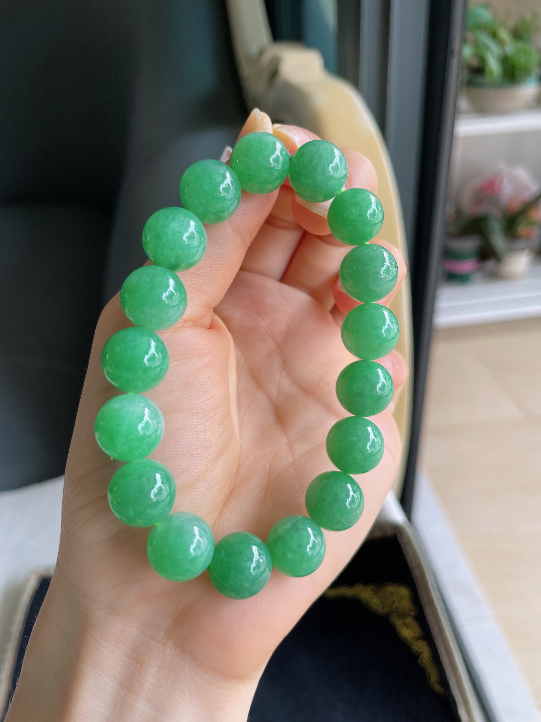 ️，缅甸天然翡翠A货，冰满绿手串，尺寸：12.2mm。【编4392】