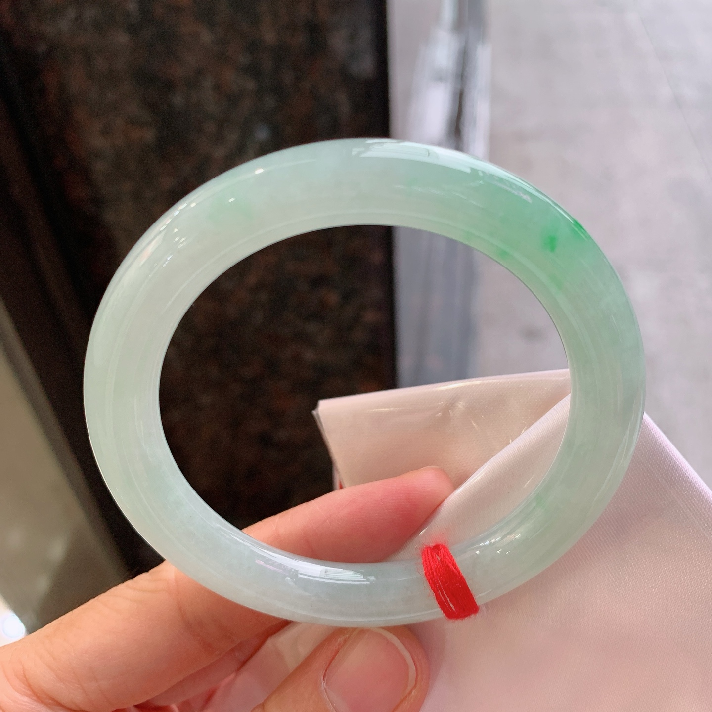 圆条冰飘绿 微细纹 尺寸：58/9.3/9.8 清爽