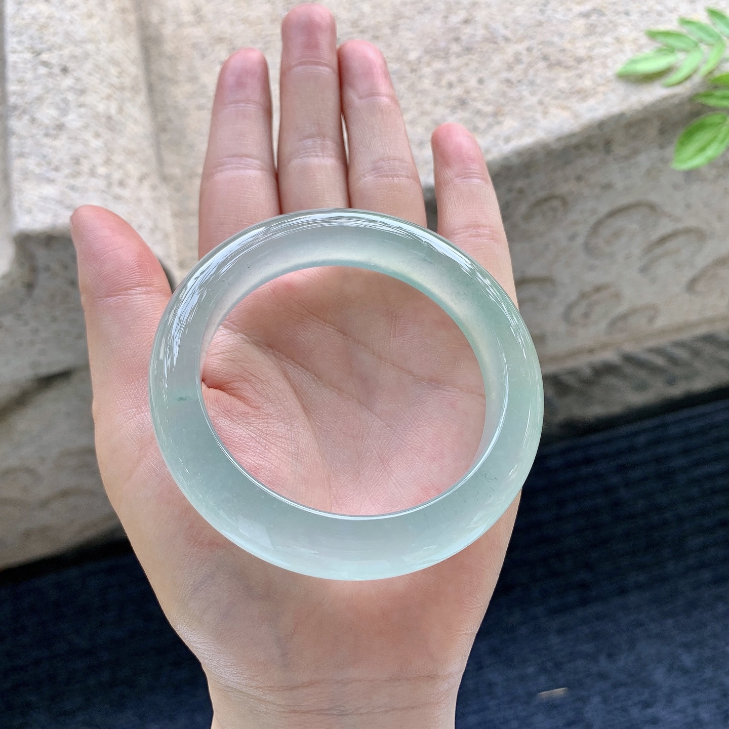 正圈54 55，圈口55.8/12.7/9.5，编码ZLD081533，冰种晴绿，起光，清透，水润，