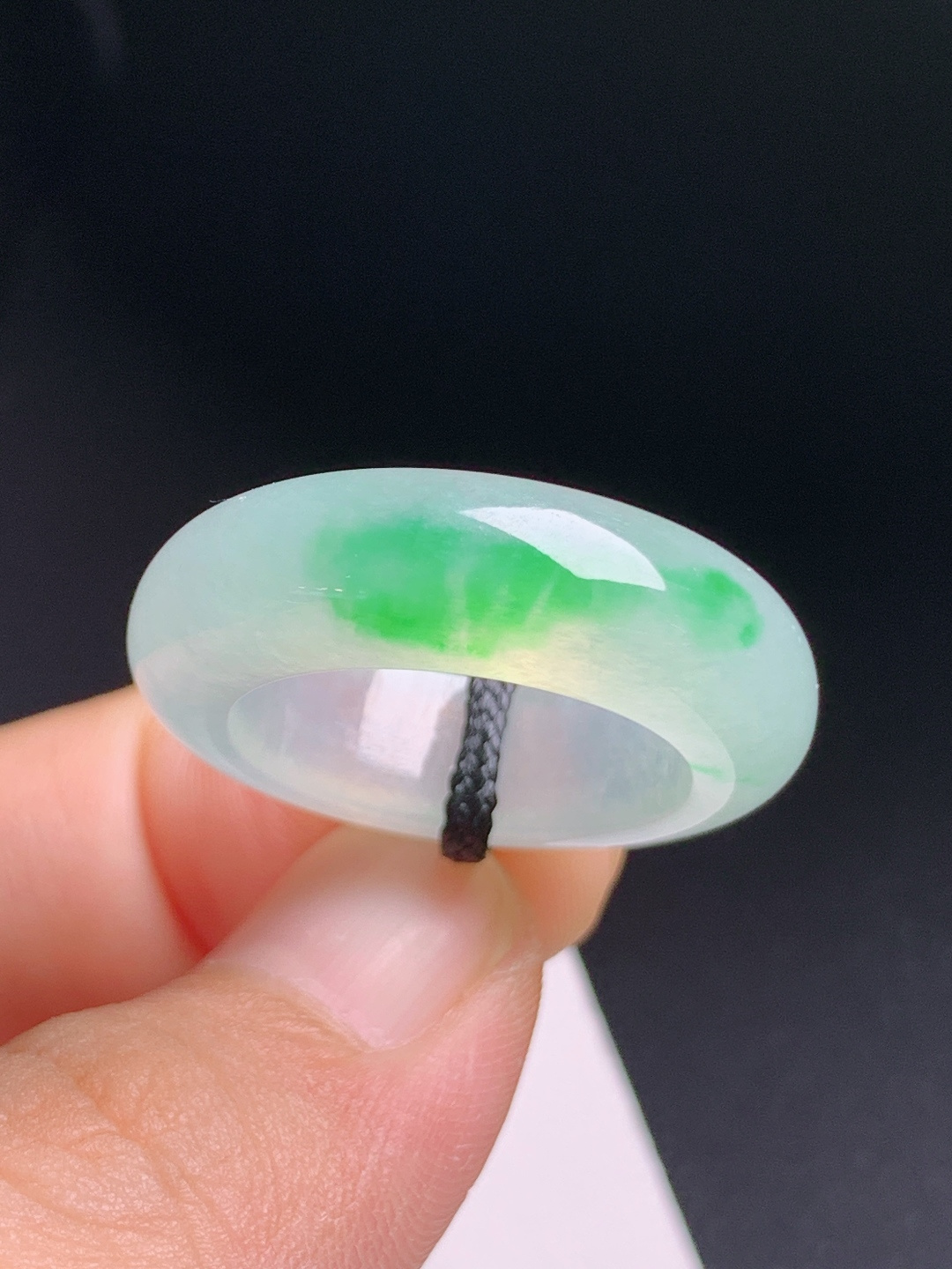 高冰飘绿指环戒圈，清透莹润，一抹俏绿，简约大气，裸石27.6-7.6-5，圈口17