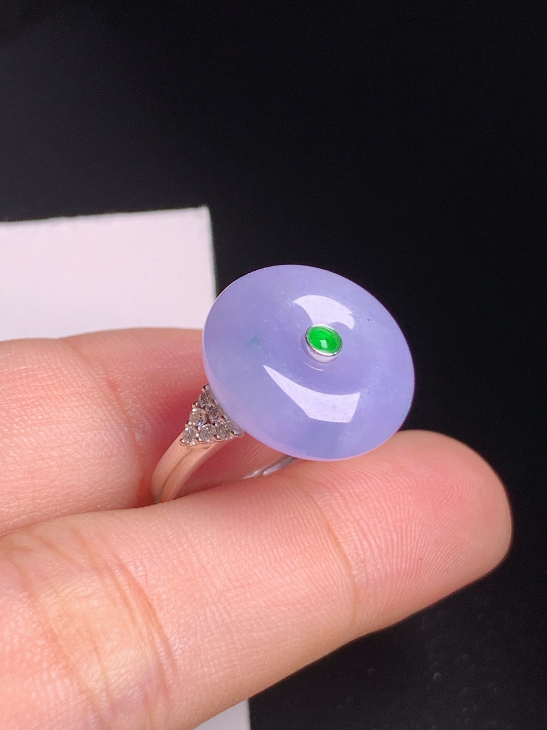 平安扣戒指，玉质温润，春色浓郁，简约大气，裸石15.9-5.5，圈口14