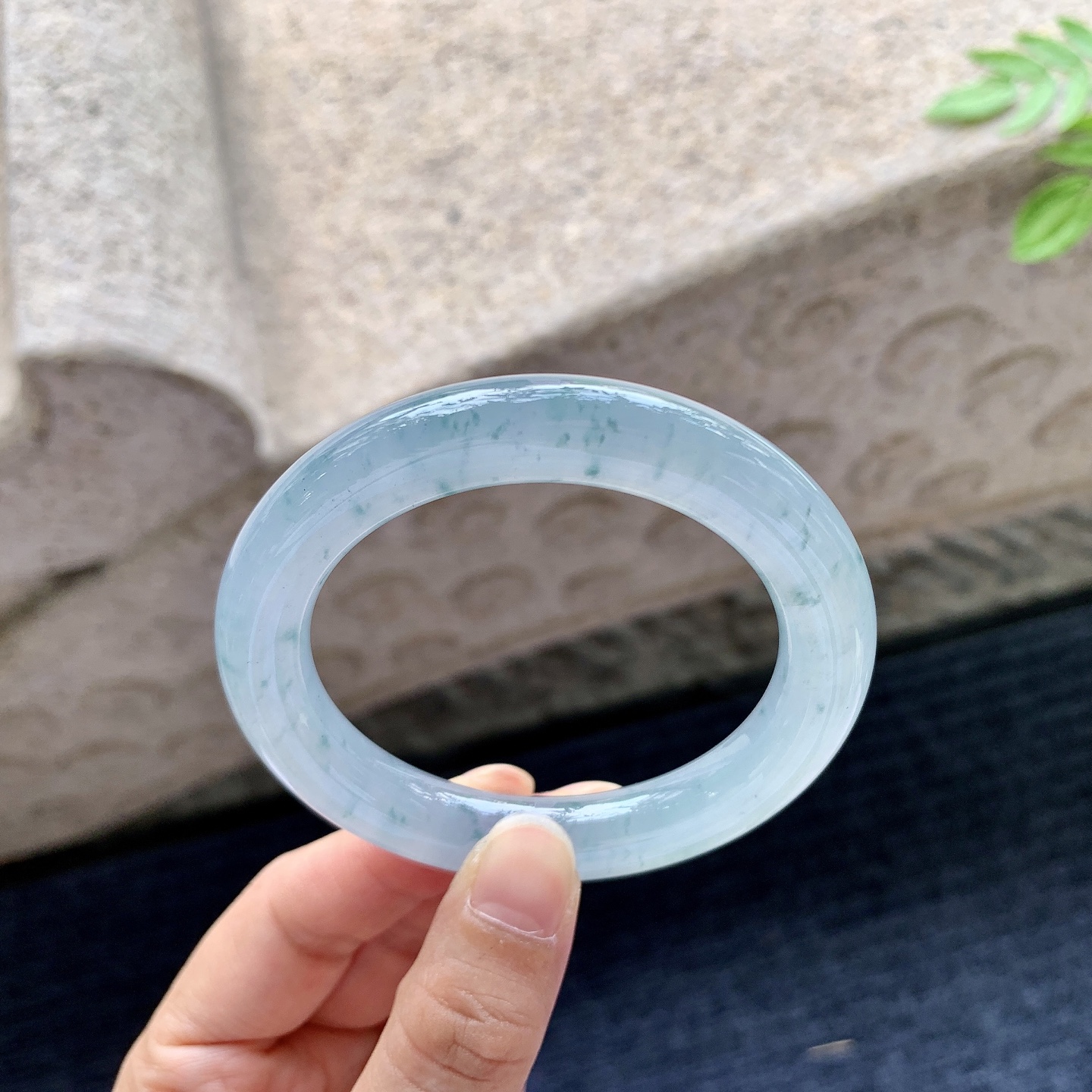 圆条51 52，圈口52.1/10/10，编码C5081527，冰糯紫底飘花，水润，种老，细腻，打灯有纹线