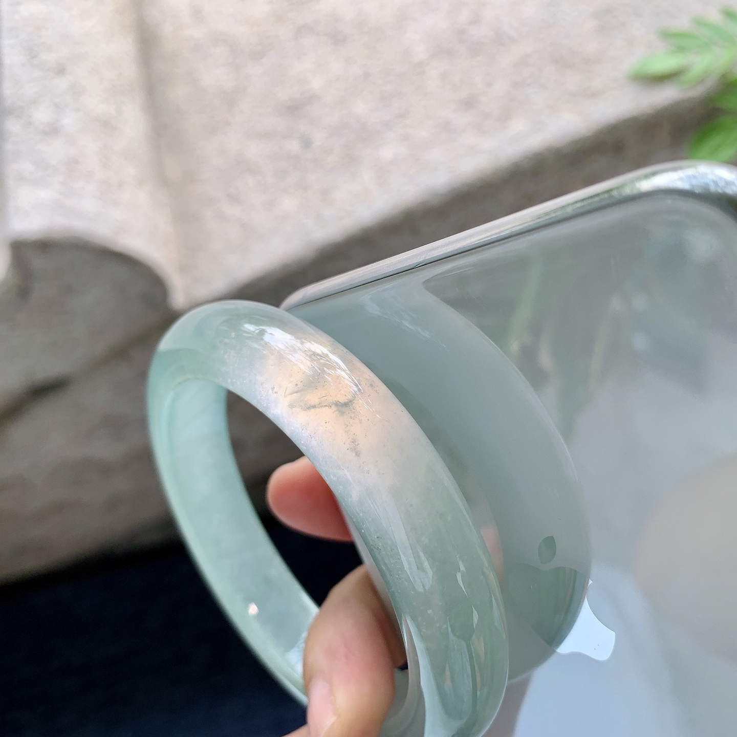 正圈54 55，圈口55.8/12.7/9.5，编码ZLD081533，冰种晴绿，起光，清透，水润，种老，细腻，打灯有棉线
