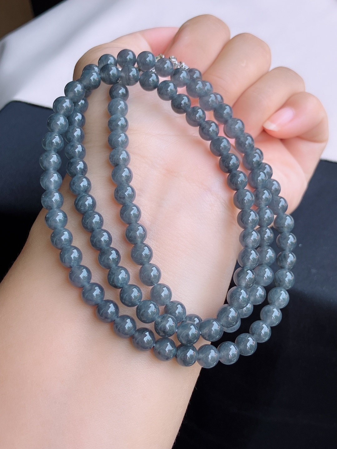 冰乌鸡大珠链，晶莹剔透。尺寸6.3/108颗，自然光实拍