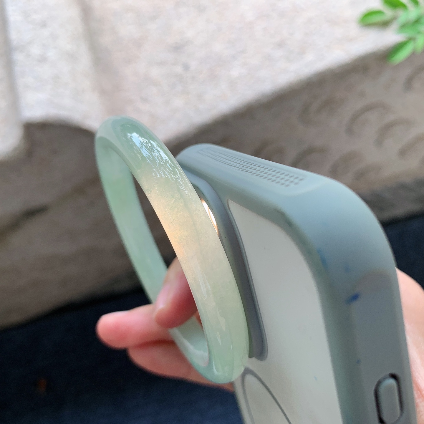 圆条55 56，圈口56.8/9/9.2，编码AD081604，淡绿，水润，种老，细腻，打灯有棉线