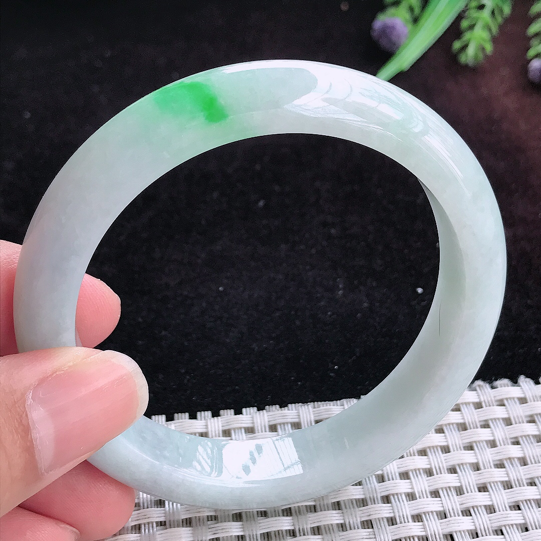 实拍A货翡翠57.5/12/8.5老坑秀气飘阳绿手镯宽边玉镯平安镯女款
