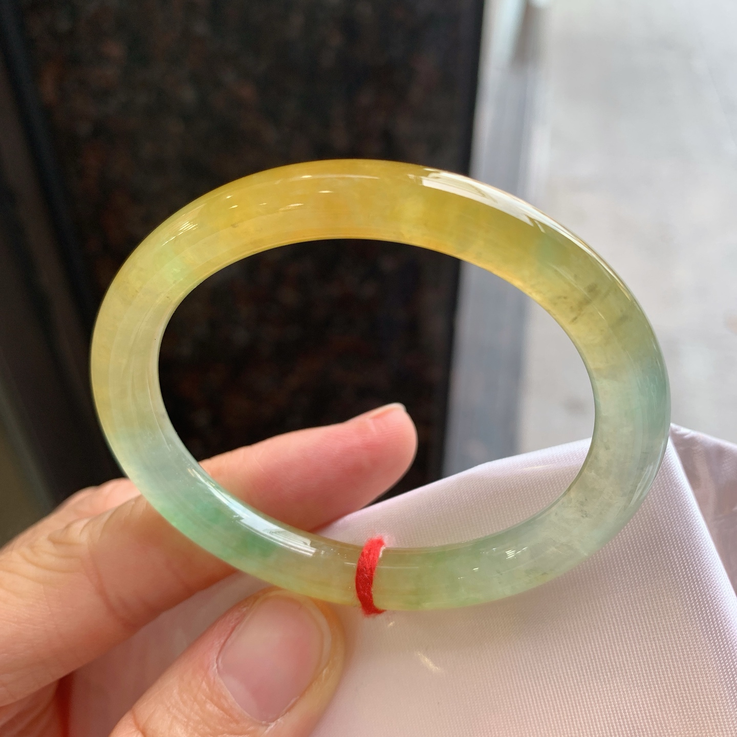 贵妃圆条双彩 无裂 尺寸：52.5/44/7.8 特色料子
