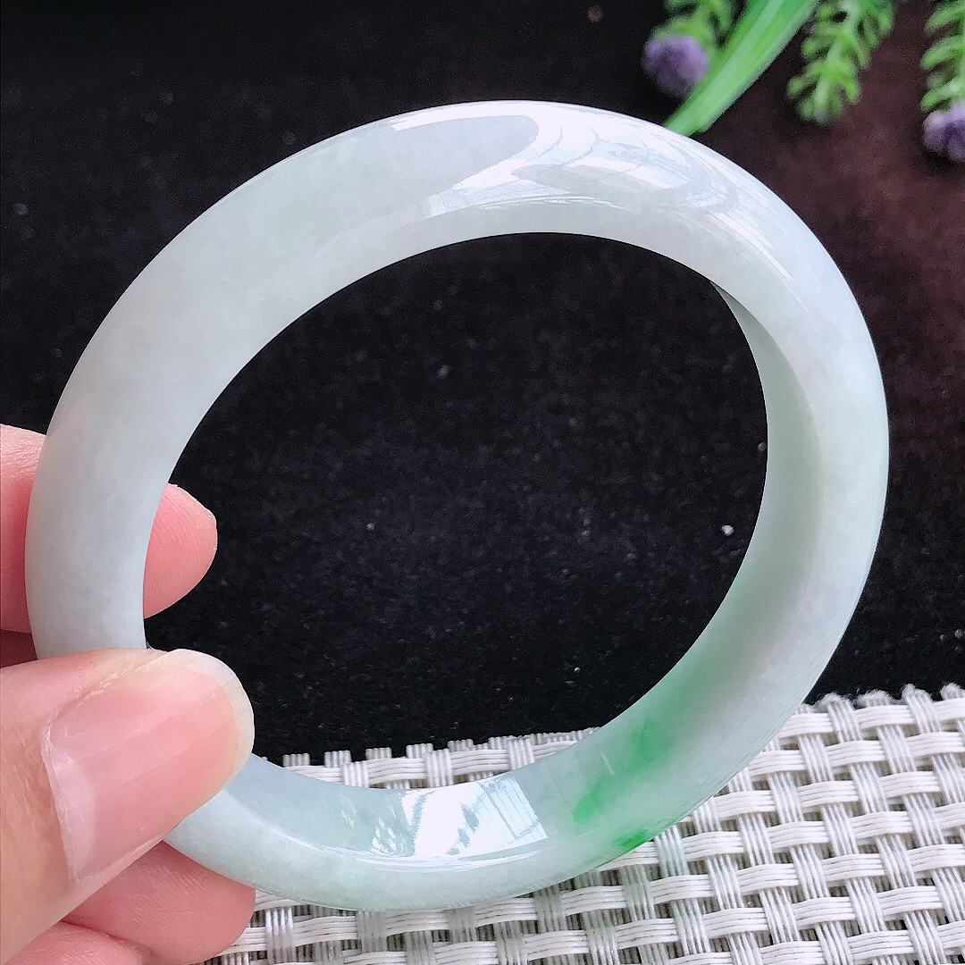 实拍A货翡翠57.5/12/8.5老坑秀气飘阳绿手镯宽边玉镯平安镯女款
