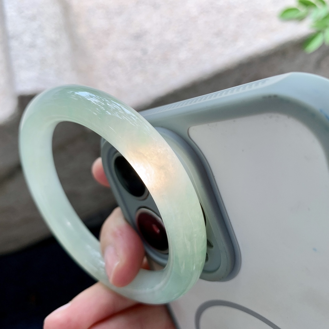 圆条51 52，圈口52.8/9.8/9，编码C11081612，描述：糯冰果绿，水润，种老，细腻，打灯有棉线