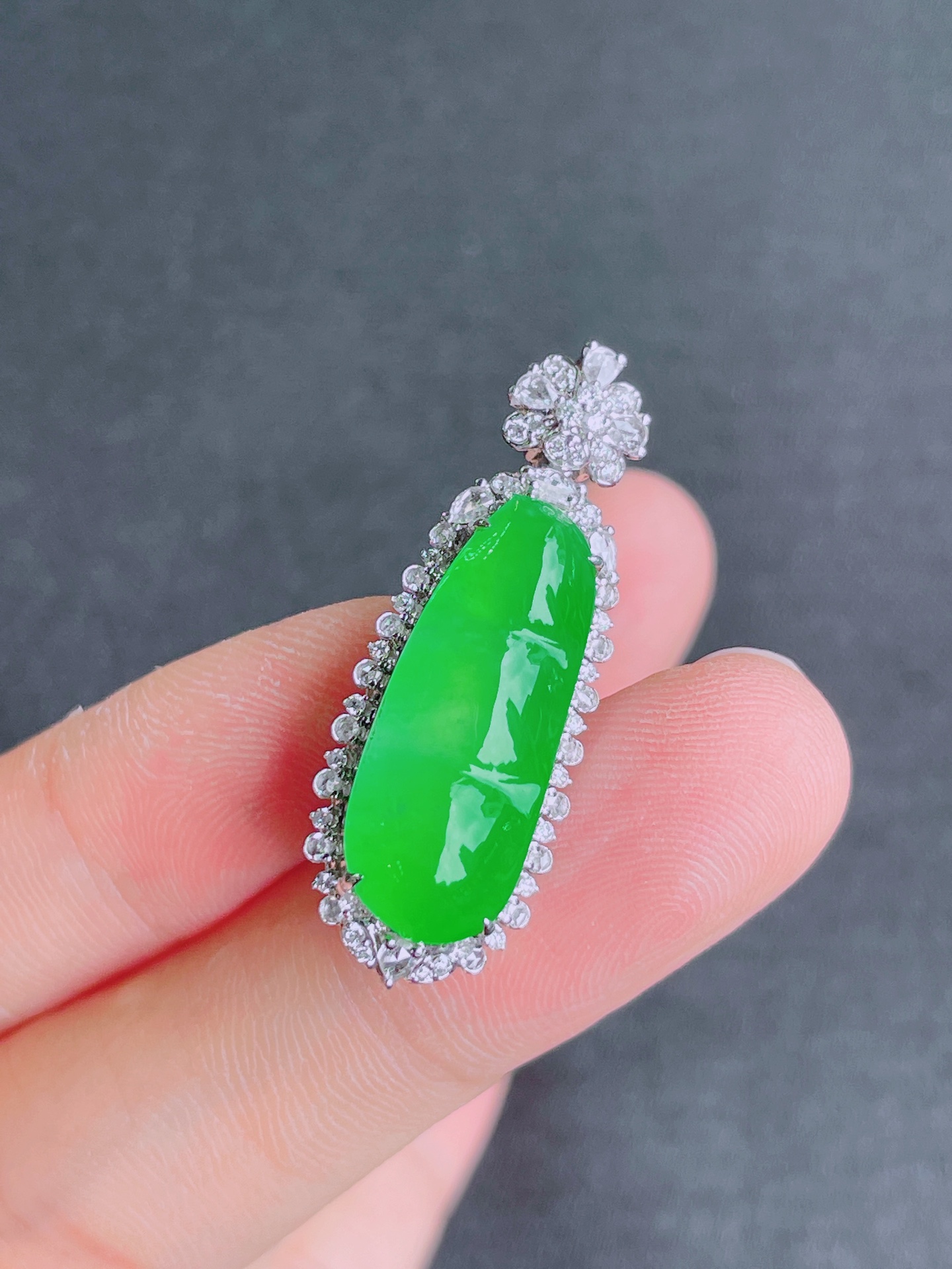高冰绿福豆吊坠，晶莹剔透，新颖时尚，品相，22.5-9.2-3