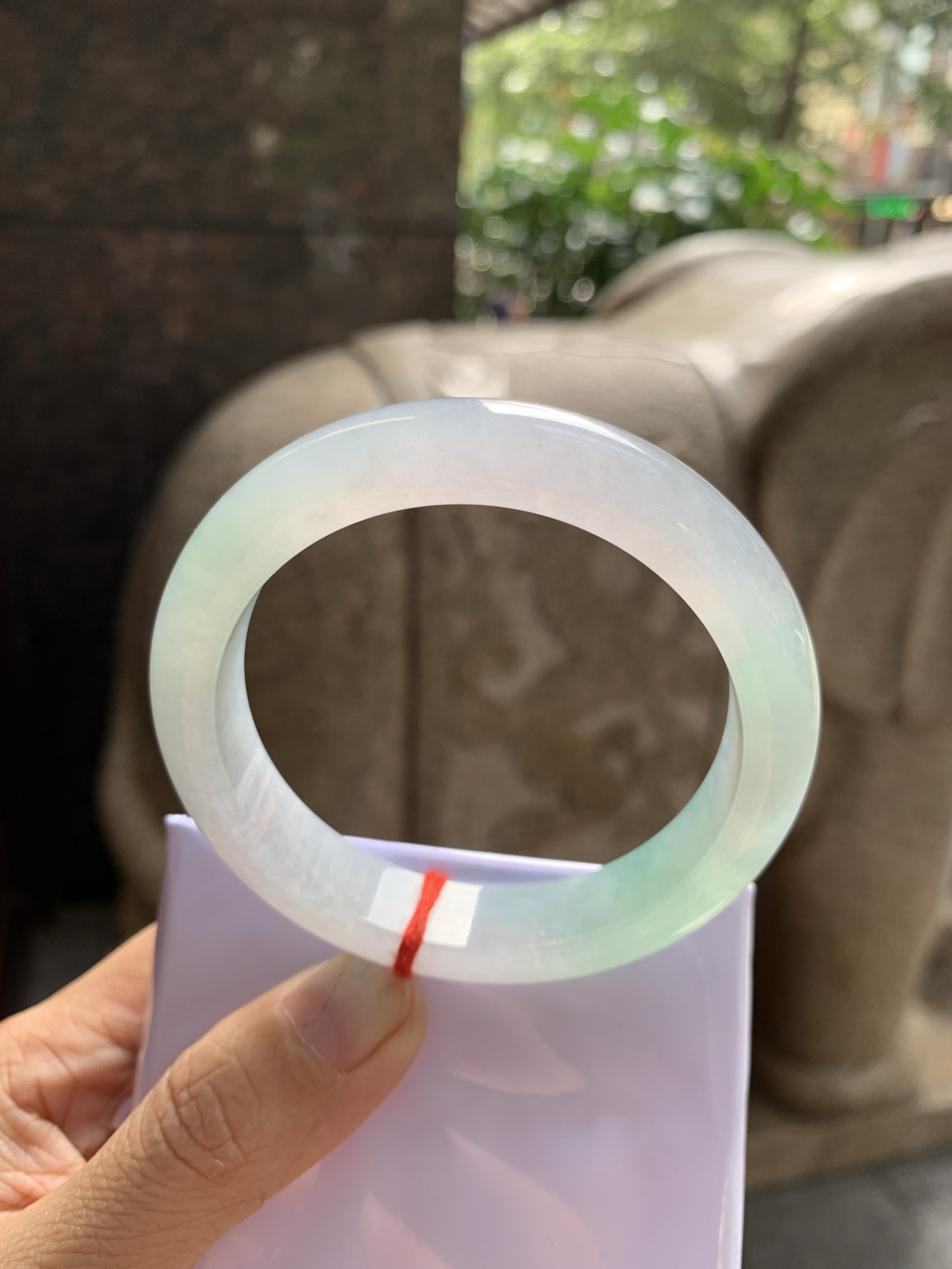 冰晴绿正圈,大灯多处细纹，不扣，肉眼不显