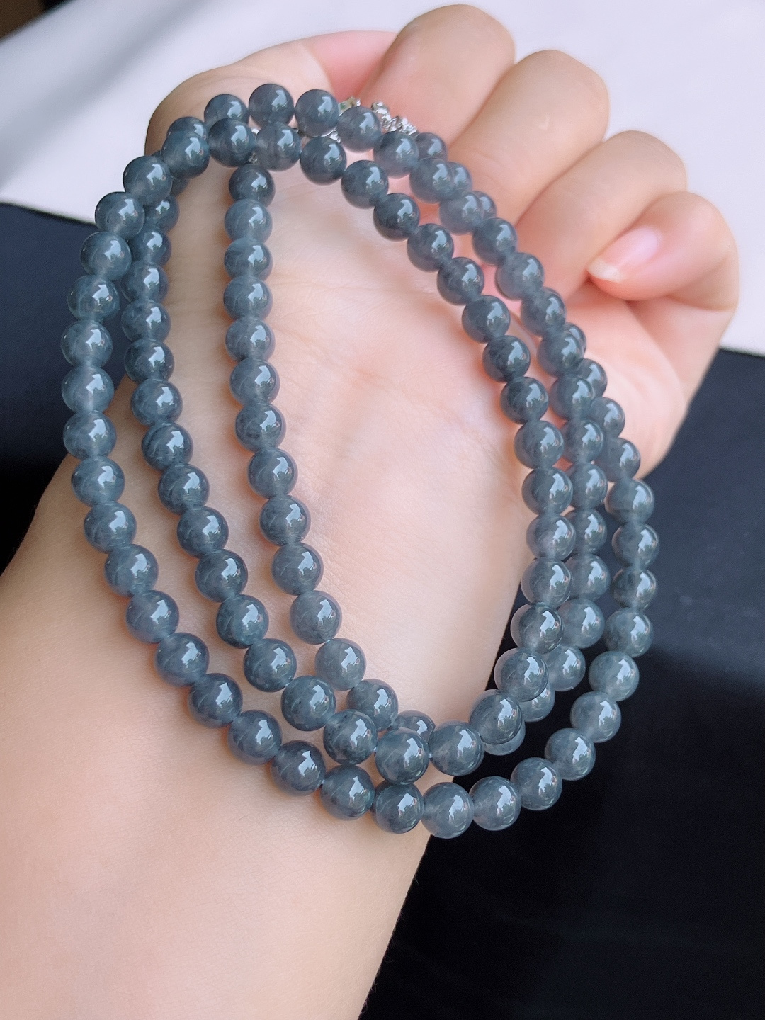 冰乌鸡大珠链，晶莹剔透。尺寸6.3/108颗，自然光实拍