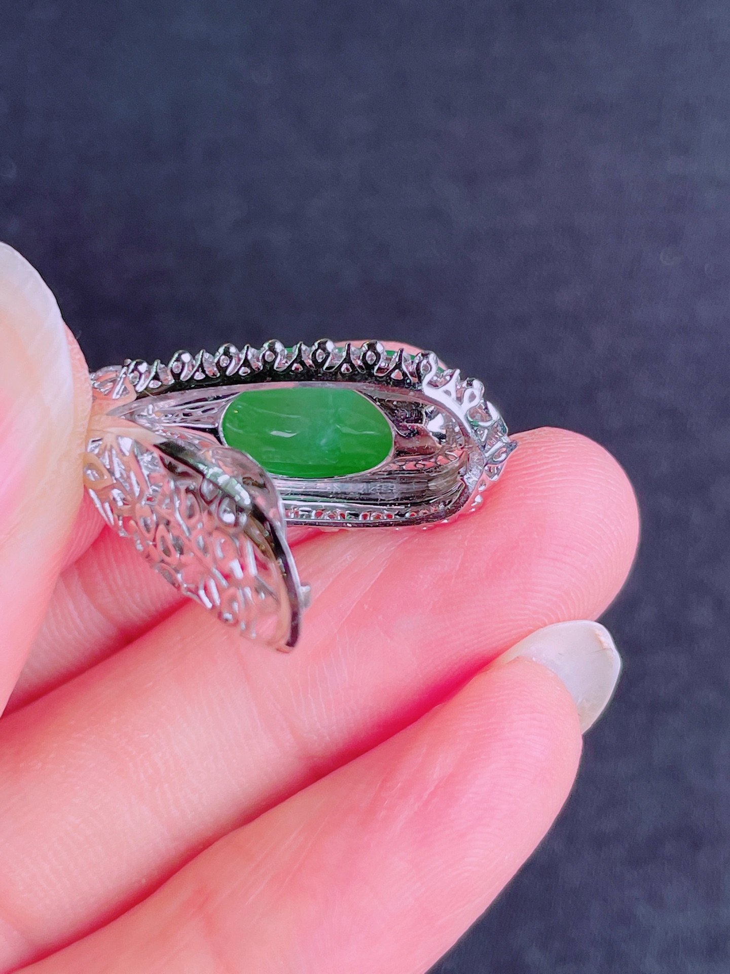 高冰绿福豆吊坠，晶莹剔透，新颖时尚，品相，22.5-9.2-3