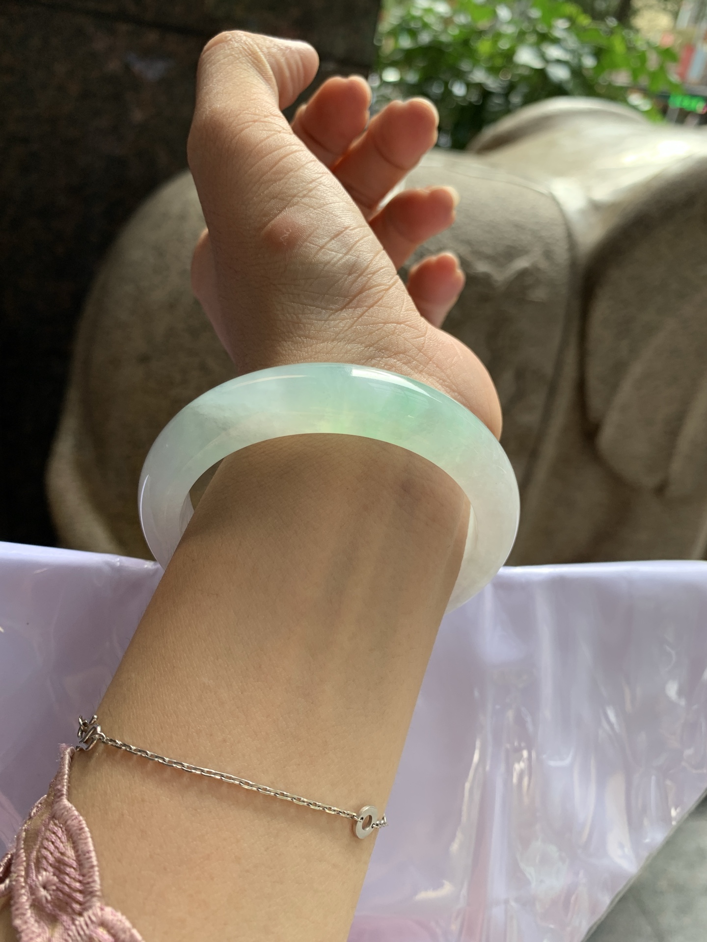 冰晴绿正圈,大灯多处细纹，不扣，肉眼不显