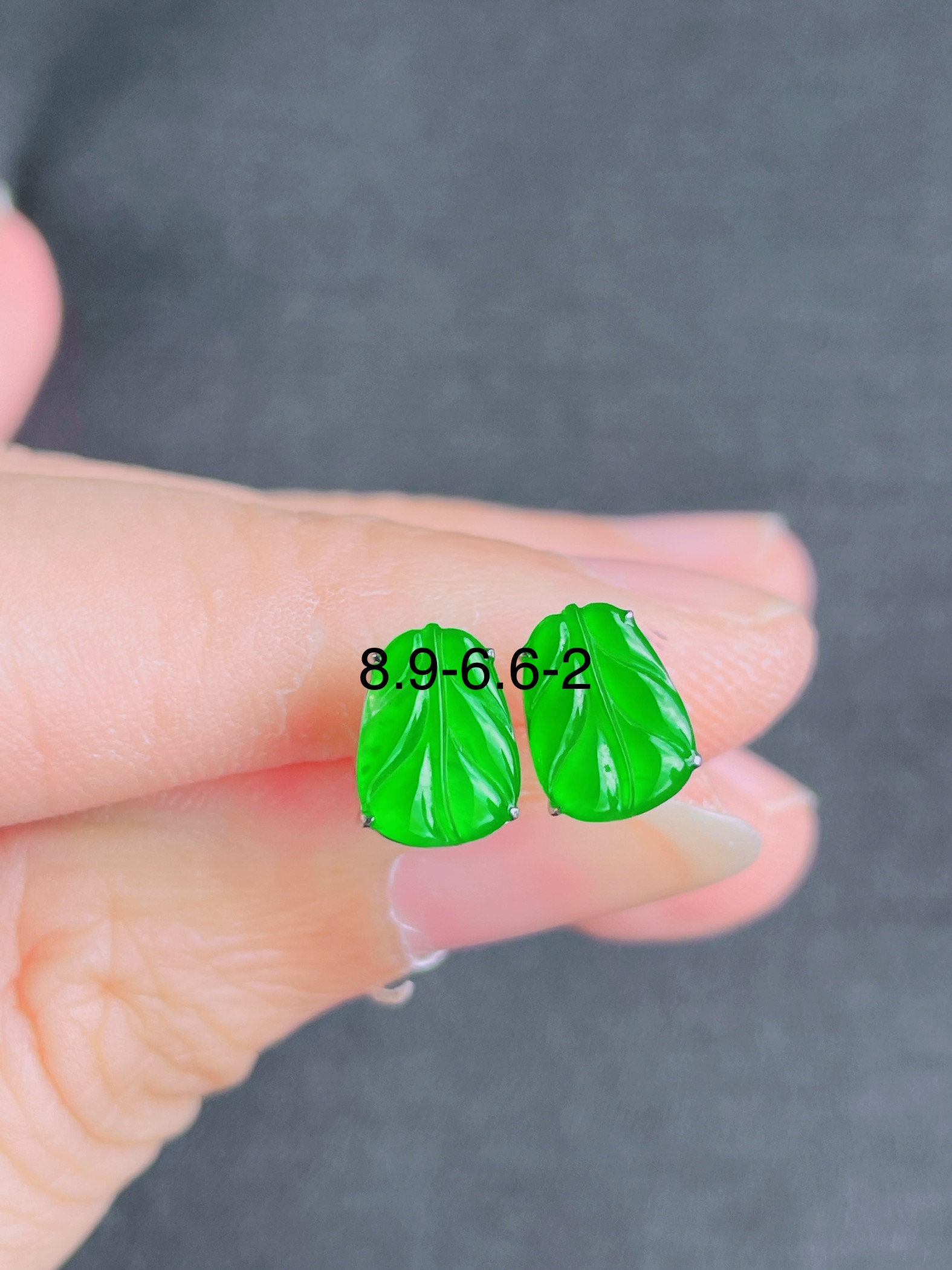 ️高冰绿树叶耳钉，晶莹剔透，新颖时尚，品相，8.9-6.6-2