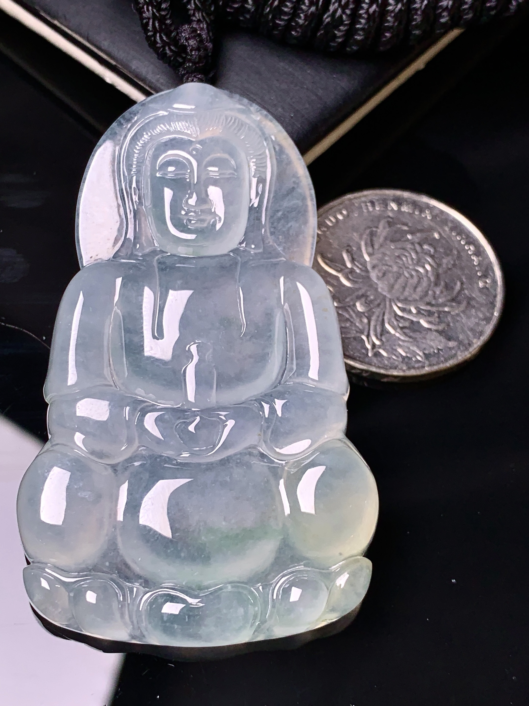 冰种观音菩萨吊坠 玉质细腻 色泽艳丽清新 水润亮眼 整体尺寸59.6*35.5*5.6 x3