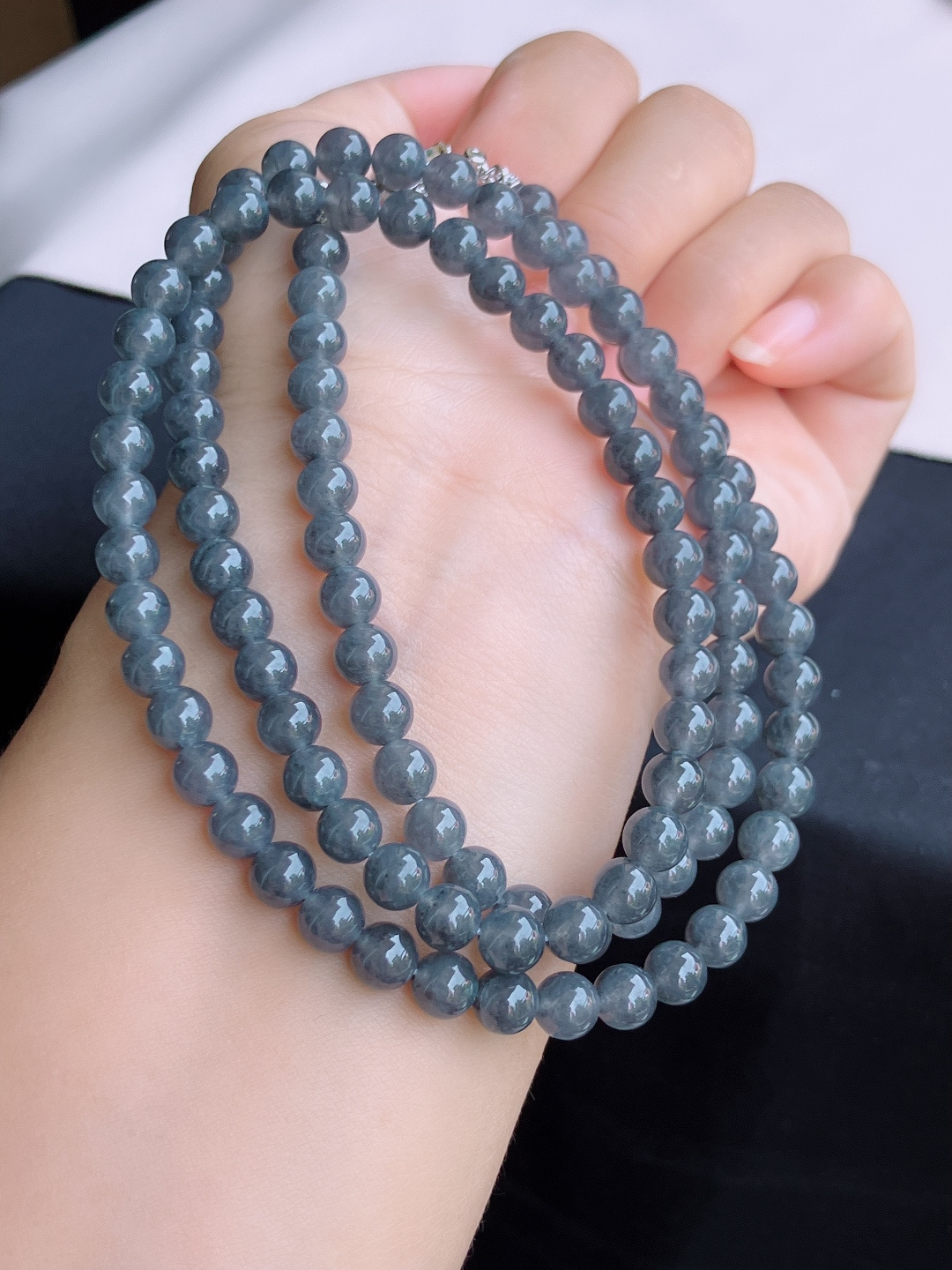 冰乌鸡大珠链，晶莹剔透。尺寸6.3/108颗，自然光实拍