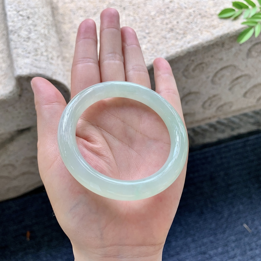 圆条51 52，圈口52.8/9.8/9，编码C11081612，描述：糯冰果绿，水润，种老，细腻，