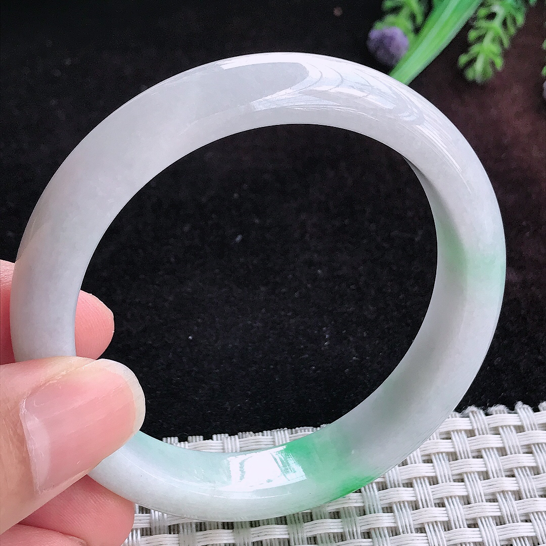 实拍A货翡翠55.5/12.3/8.1老坑温润飘绿手镯宽边玉镯平安镯女款